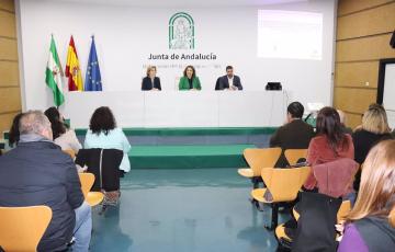 La delegada, Carmen Sánchez, en la inauguración de una jornada informativa en Cádiz. 