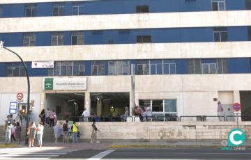 Entrada del Hospital Puerta del Mar. 