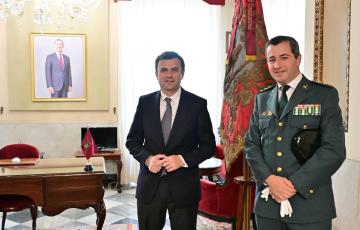 Visita del coronel Luis Martín en el despacho de Alcaldía del Ayuntamiento de Cádiz. 