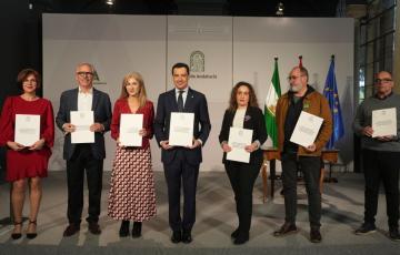 Firma entre el Gobierno andaluz y los sindicatos. 