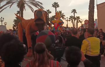 Este desfile es el preludio del fin de la fiesta de Carnaval