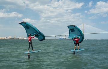 El Centro Naútico Elcano acoge este encuentro de clubes de Foling Base durante el fin de semana