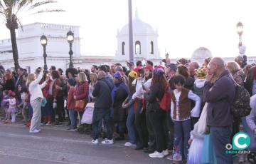 Momento de la Cabalgata del Humor de Cádiz. 