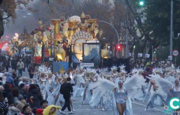 Momento de la retransmisión de la Cabalgata Magna de Cádiz 2024. 