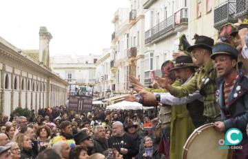 Coplas de Carnaval en el Mercado Central. 