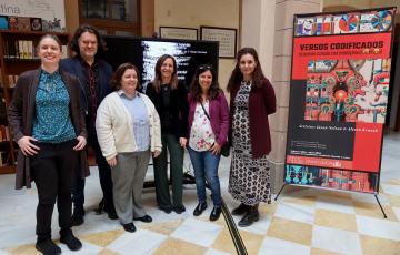 Imagen de autores con profesoras y vicerrectora de la UCA