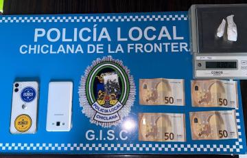 Droga y dinero intervenido en la localidad gaditana de Chiclana.