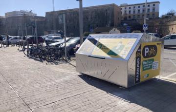 Imagen del aparcamiento en la estación de trenes de Cádiz. 
