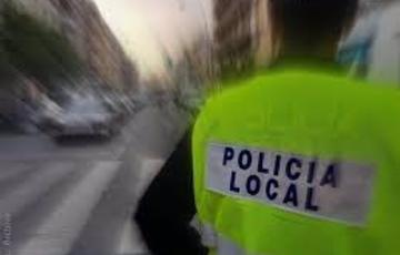 Agente de la policía local de servicio en Cádiz en una imagen de archivo