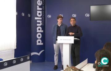 El diputado nacional del PP por la provincia, Miguel Ángel Sastre, y el parlamentario autonómico, Antonio Saldaña, en rueda de prensa. 