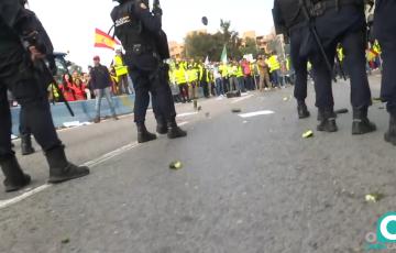 Cargas policiales en la movilización organizada por los agricultores en la provincia. 