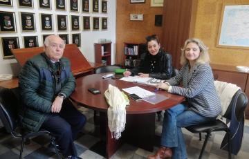 La diputada de Cooperación Internacional, Participación Ciudadana y Consumo, Ana Moreno, en una reunión con Banco de Alimentos de Cádiz