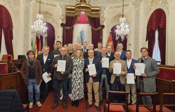 El Ayuntamiento de Cádiz estabiliza la situación laboral de 19 trabajadores municipales.