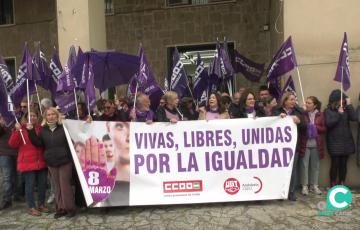 Concentración en el edficio de sindicatos por el 8M