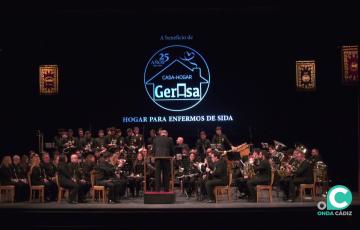 El Gran Teatro Falla se llenó con el recital de la tertulia Al Palo en beneficio a Gerasa