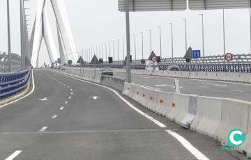 Detalle de uno de los carriles que se dispondrán para el transporte público en el Puente de la Constitución de 1812