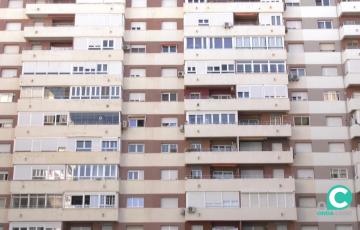 Imagen de una fachada de viviendas en la avenida de Cádiz