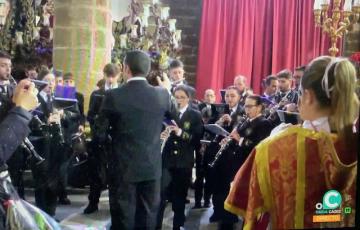 Banda tocando en el templo al Cristo de Las Aguas