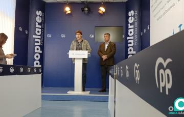 Ignacio Romaní y Miguel Ángel Sastre, en la rueda de prensa convocada este jueves en la sede del PP en Cádiz. 