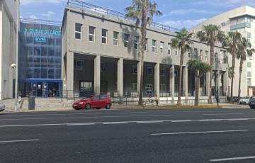 Fachada del Complejo Deportivo Ciudad de Cádiz. 