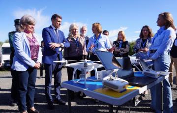 El delegado del Gobierno de España en Andalucía, Pedro Fernández, en el Centro de Coordinación Operativa en el circuito de Jerez.