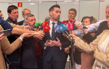 El secretario de Estado de Seguridad, Rafael Pérez, atiende a los medios tras una reunión mantenida en Cádiz por el IV Plan Especial de Seguridad del Campo de Gibraltar