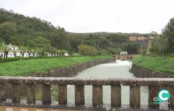 Las ultimas lluvias ha permitido aliviar agua de la presa de los Hurones 