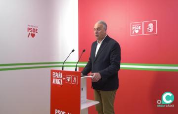  El secretario provincial PSOE, Juan Carlos Ruiz Boix, durante la rueda de prensa