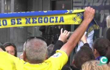 Aficionado en la previa a un partido en los aledaños en el estadio de La Mirandilla