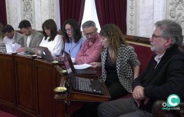 Concejales de la oposición en un Pleno del Ayuntamiento de Cádiz
