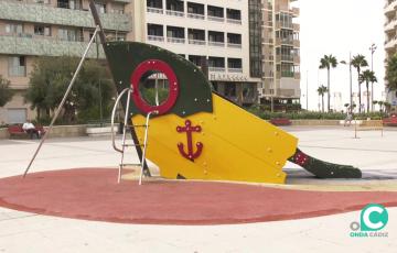 Una atracción para menores en la antigua plaza de Ingeniero La Cierva.