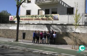 Miembros de la APDH desplegaron durante el acto una pancarta en la calle Tolosa Latour