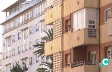 Bloque de edficios a la entrada de Cádiz