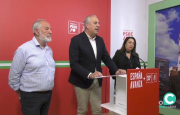 Un momento de la rueda de prensa en la sede socialista de la capital gaditana