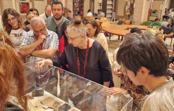 La Facultad de Filosofía y Letras alberga la exposición bibliográfica dedicada a Ana Rossetti.