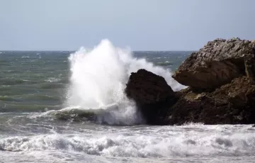 La alerta por riesgo de viento en el litoral gaditano continúa hasta las 18 horas. 