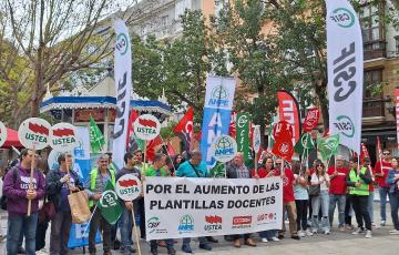 Detalle de la manifestación en la plaza de Mina 