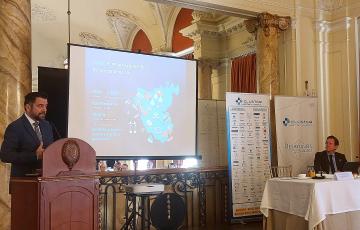 El delegado del Estado en la Zona Franca de Cádiz, Francisco González, interviene en su exposición.