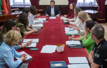 El alcalde presidió la Comisión Local de Seguimiento de Violencia de Género en el Ayuntamiento.