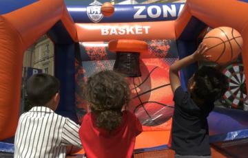 El deporte como entretenimiento en la plaza de San Antonio.
