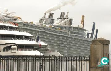 Imagen de dos de los cruceros que han atracado este miércoles en el muelle 