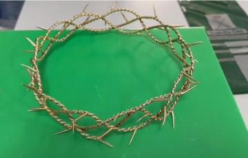 La corona de espinas del Cristo de Medinaceli de Chiclana tras ser recuperada 