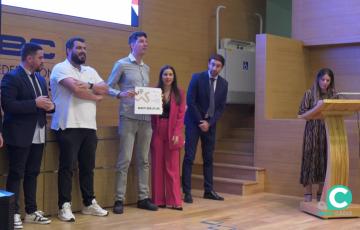 Los reconocidos en un momento del acto organizado por el AJE