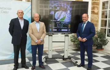 El vicepresidente primero de la Diputación de Cádiz, Juan José Ortiz, junto al coronel de Artillería, Ángel Sanz, y el teniente coronel de Artillería, Joaquín de la Cámara.