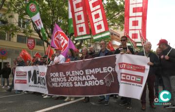 Imagen de la manifestación durante su recorrido por la avenida principal 