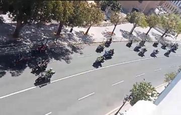 La caravana de motoristas ha recorridola Avenida hasta el centro de la ciudad