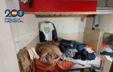 Imagen de uno de los zulos localizados por la Policía Nacional.