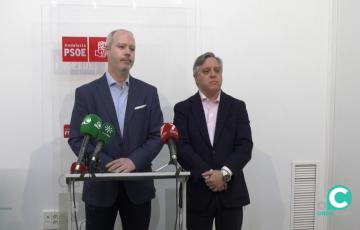Óscar Torres y José Ramón Ortega compareciendo ante los medios de comunicación. 