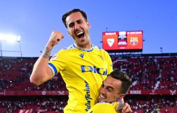 Sergi Guardiola festeja el triunfo con Gonzalo Escalante (Foto: Cádiz CF)