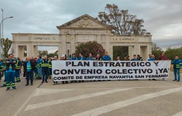Protesta de trabajadores a las puertas de la factoría Navantia San Fernando.